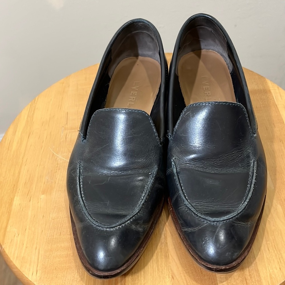 Everlane navy blue modern loafer. Size 5.5